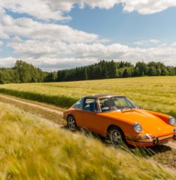 Pomarańczowy majstersztyk – renowacja klasycznego samochodu