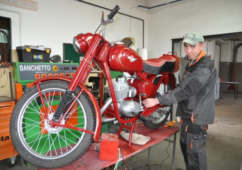 Ratują zabytki na czterech (i dwóch też) kołach