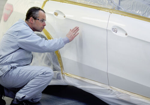 Praktyczne wskazówki od marki Standox: skuteczna renowacja białych lakierów perłowych Praktyczne wskazówki od marki Standox: skuteczna renowacja białych lakierów perłowych