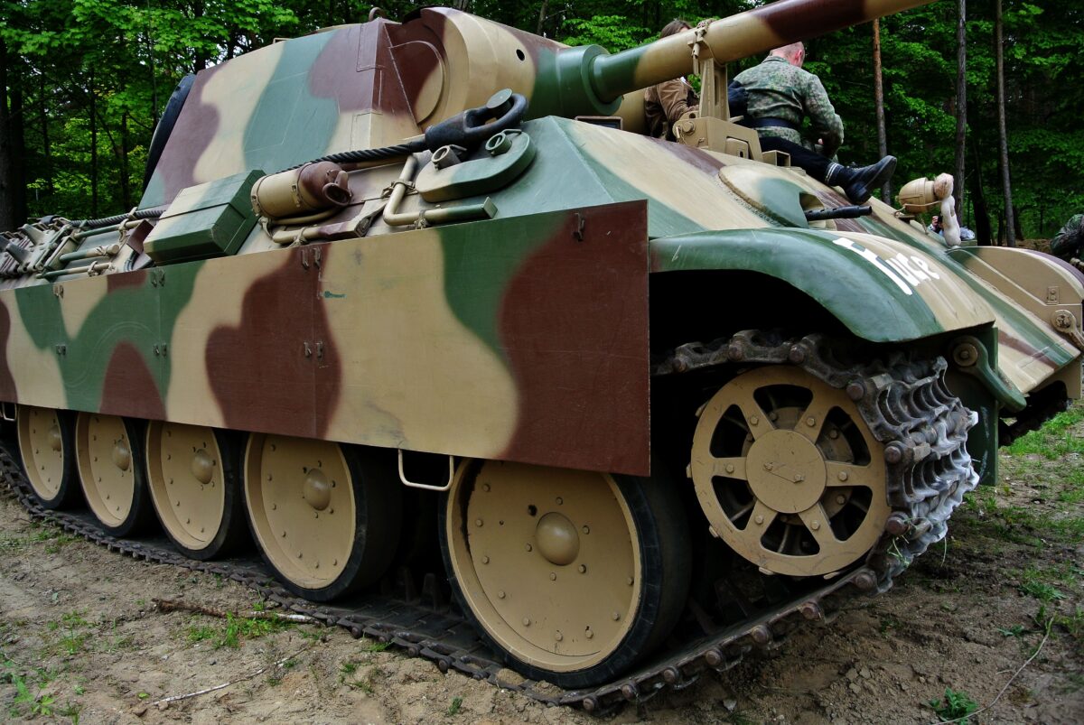 Barwy historii. Dobór farb w czasie renowacji pojazdów wojskowych z okresu II wojny światowej