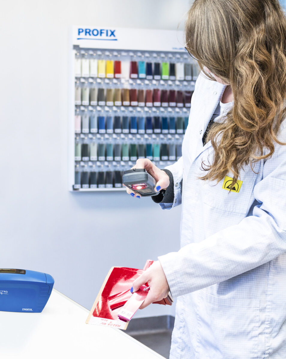 Spektrofotometry zastąpią kolorystów?