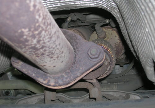 Układy wydechowe pojazdów samochodowych.