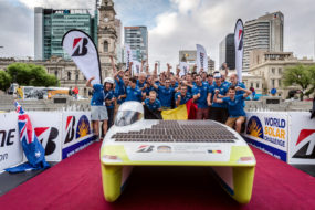 Zespoł Punch Powertrain Solar Team, sponsorowany przez markę Cromax, kończy Bridgestone World Solar Challenge 2017 na 3 miejscu