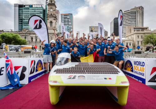 Zespoł Punch Powertrain Solar Team, sponsorowany przez markę Cromax, kończy Bridgestone World Solar Challenge 2017 na 3 miejscu