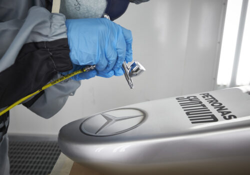 Dzień z życia warsztatu lakierniczego Mercedes-AMG Petronas Motorsport Dzień z życia warsztatu lakierniczego Mercedes-AMG Petronas Motorsport