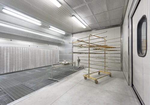 Rozkład strumieni powietrza w przestrzeni roboczej kabiny lakierniczej Rozkład strumieni powietrza w przestrzeni roboczej kabiny lakierniczej