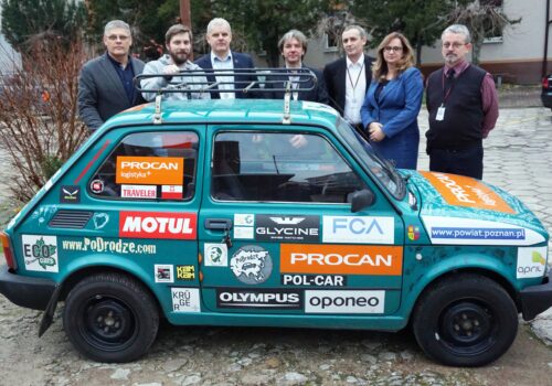 Renowacja malucha Arkadego Fiedlera w ZSS w Radomiu Renowacja malucha Arkadego Fiedlera w ZSS w Radomiu