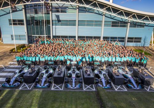 Axalta gratuluje zespołowi Mercedes-AMG Petronas Motorsport kolejnego historycznego sezonu w F1 Axalta gratuluje zespołowi Mercedes-AMG Petronas Motorsport kolejnego historycznego sezonu w F1