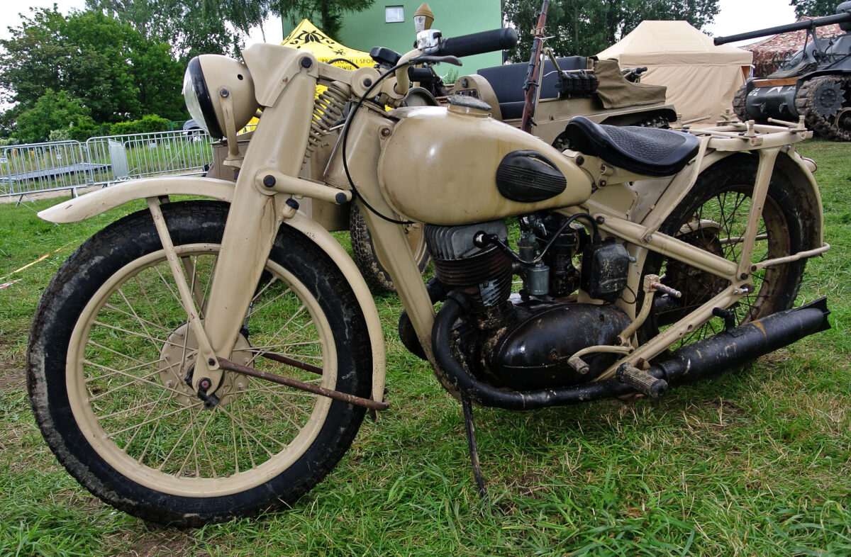 Piaskowy problem. Kolor Dunkelgelb w renowacji niemieckich pojazdów wojskowych okresu II wojny światowej Piaskowy problem. Kolor Dunkelgelb w renowacji niemieckich pojazdów wojskowych okresu II wojny światowej