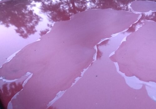 Naprawy łuszczących się warstw lakieru bezbarwnego Naprawy łuszczących się warstw lakieru bezbarwnego