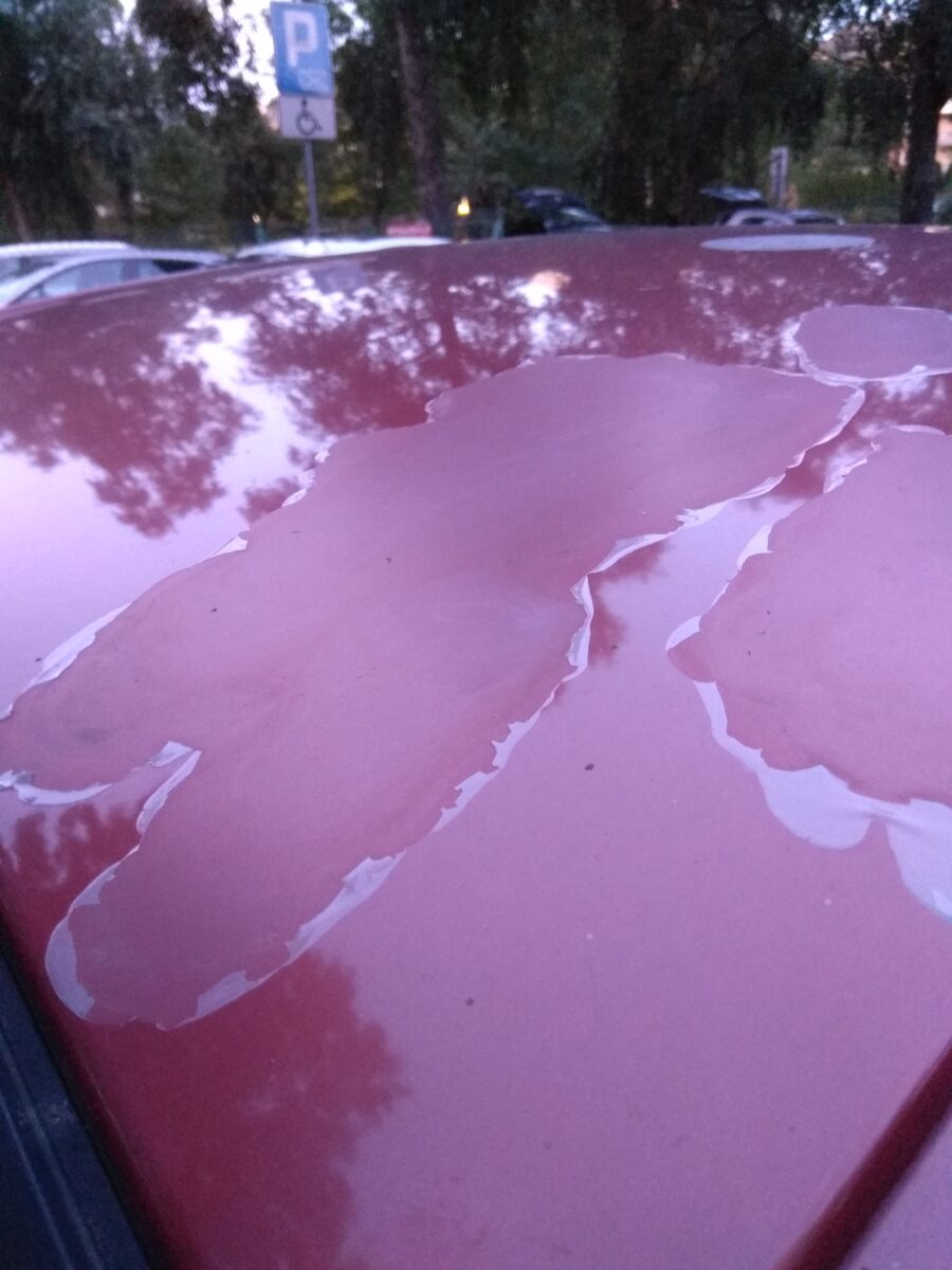 Naprawy łuszczących się warstw lakieru bezbarwnego