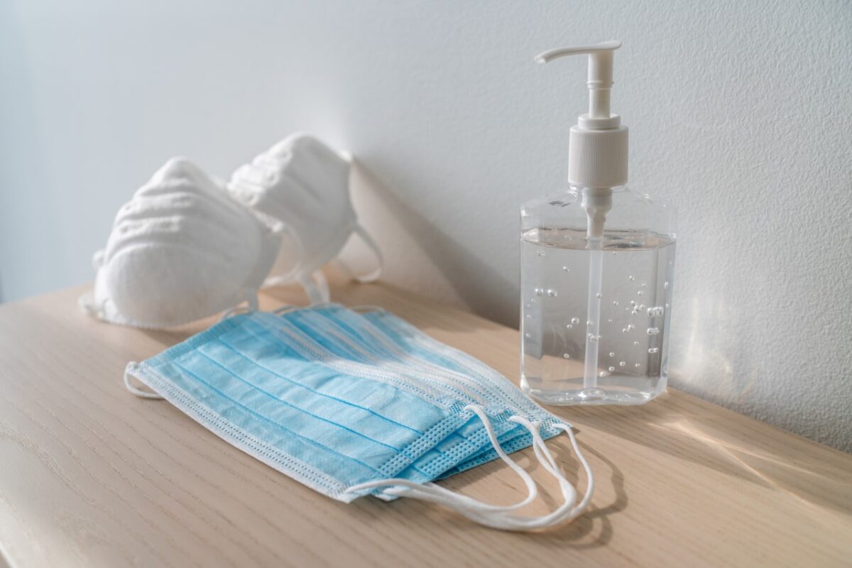 Axalta przekazuje środki ochrony indywidualnej i płyn dezynfekujący na rzecz globalnej walki z koronawirusem