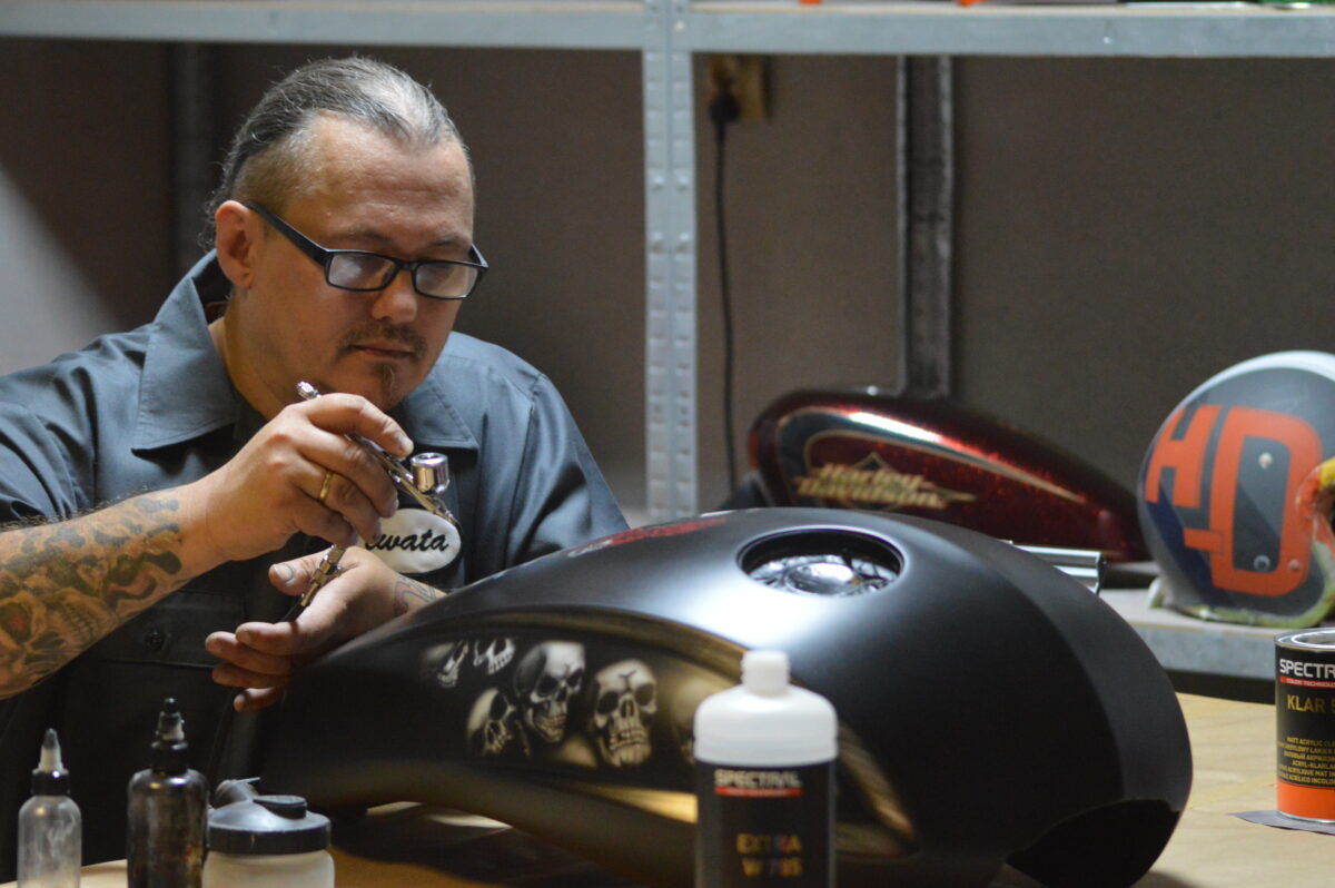 Jego świat wypełniają motocykle Jego świat wypełniają motocykle