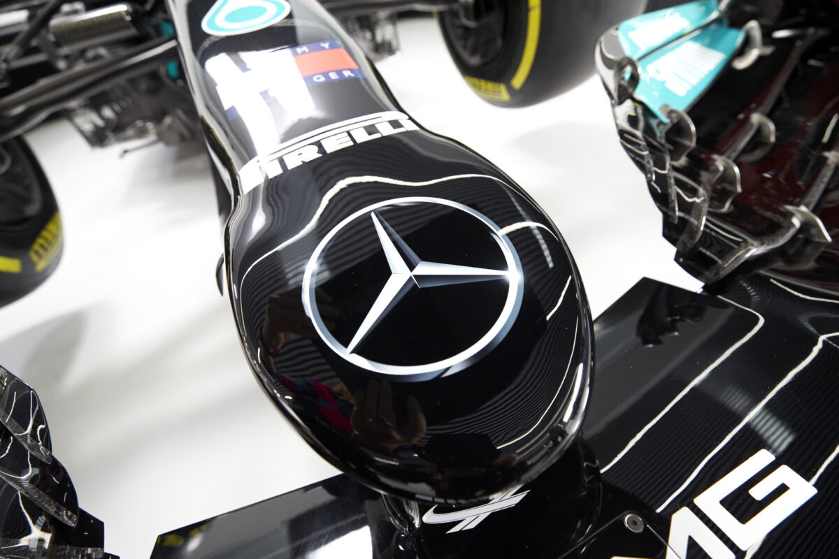 Wielki powrót czerni na nadwoziu bolidu Mercedes-AMG Petronas Formula One Team z pomocą lakierów Spies Hecker Wielki powrót czerni na nadwoziu bolidu Mercedes-AMG Petronas Formula One Team z pomocą lakierów Spies Hecker
