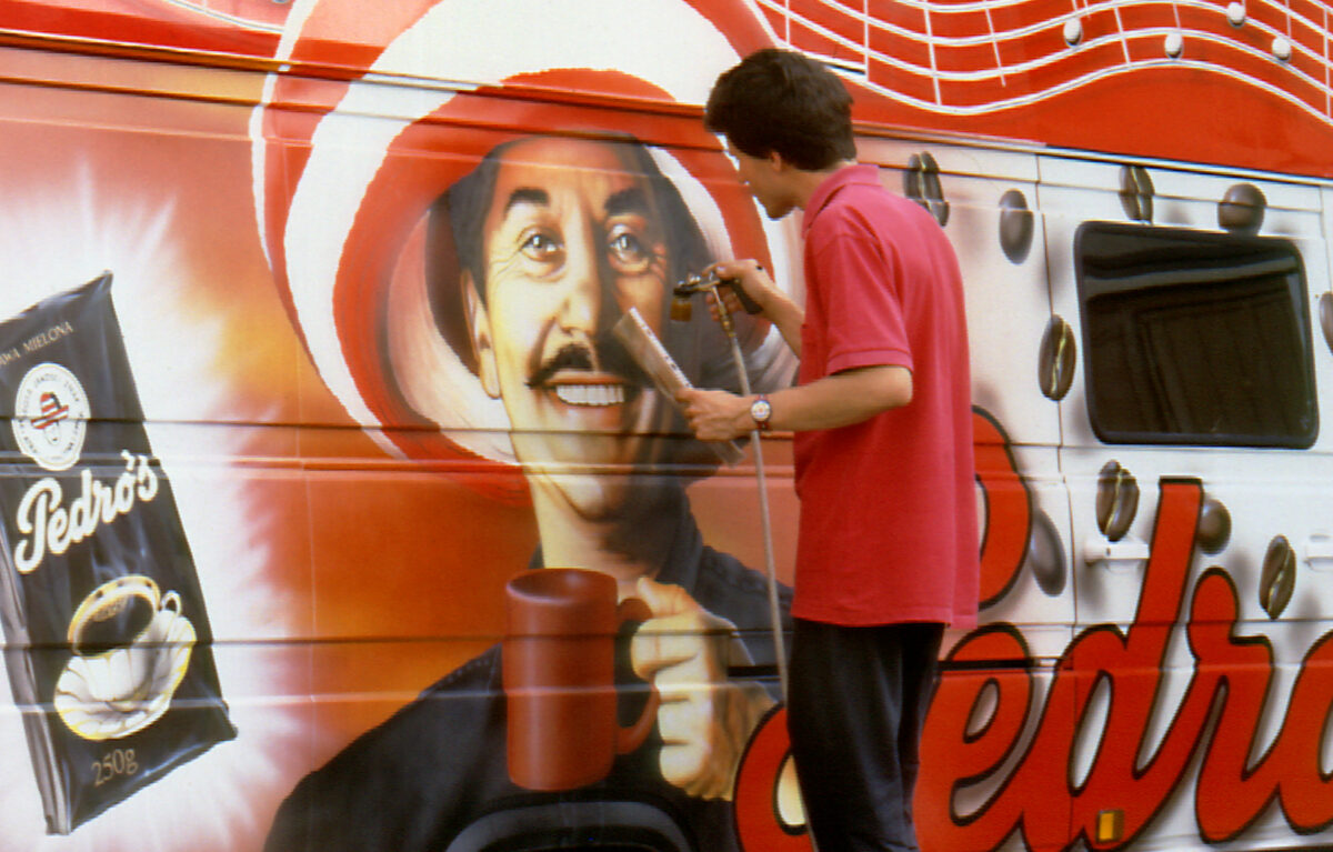 Portret na samochodzie – technika airbrush Portret na samochodzie – technika airbrush