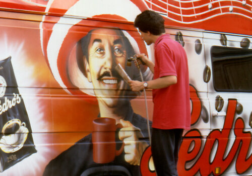 Portret na samochodzie – technika airbrush Portret na samochodzie – technika airbrush