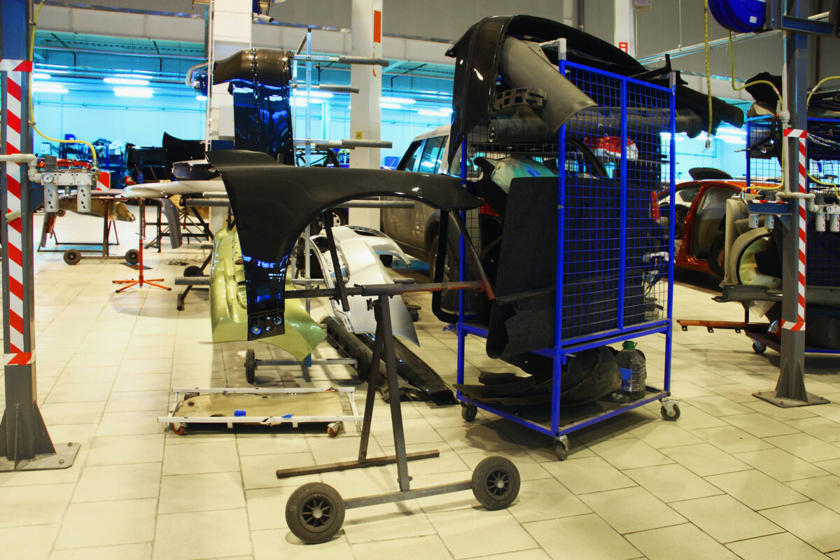 Jak prawidłowo zaplanować organizację warsztatu blacharsko-lakierniczego?