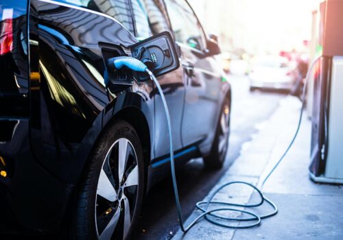 Bezpieczna renowacja pojazdów elektrycznych i hybrydowych Bezpieczna renowacja pojazdów elektrycznych i hybrydowych