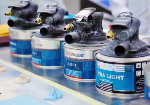 Szpachlówki – ciągle bez nich trudno sobie wyobrazić prawidłowe przygotowanie karoserii do lakierownia Szpachlówki – ciągle bez nich trudno sobie wyobrazić prawidłowe przygotowanie karoserii do lakierownia