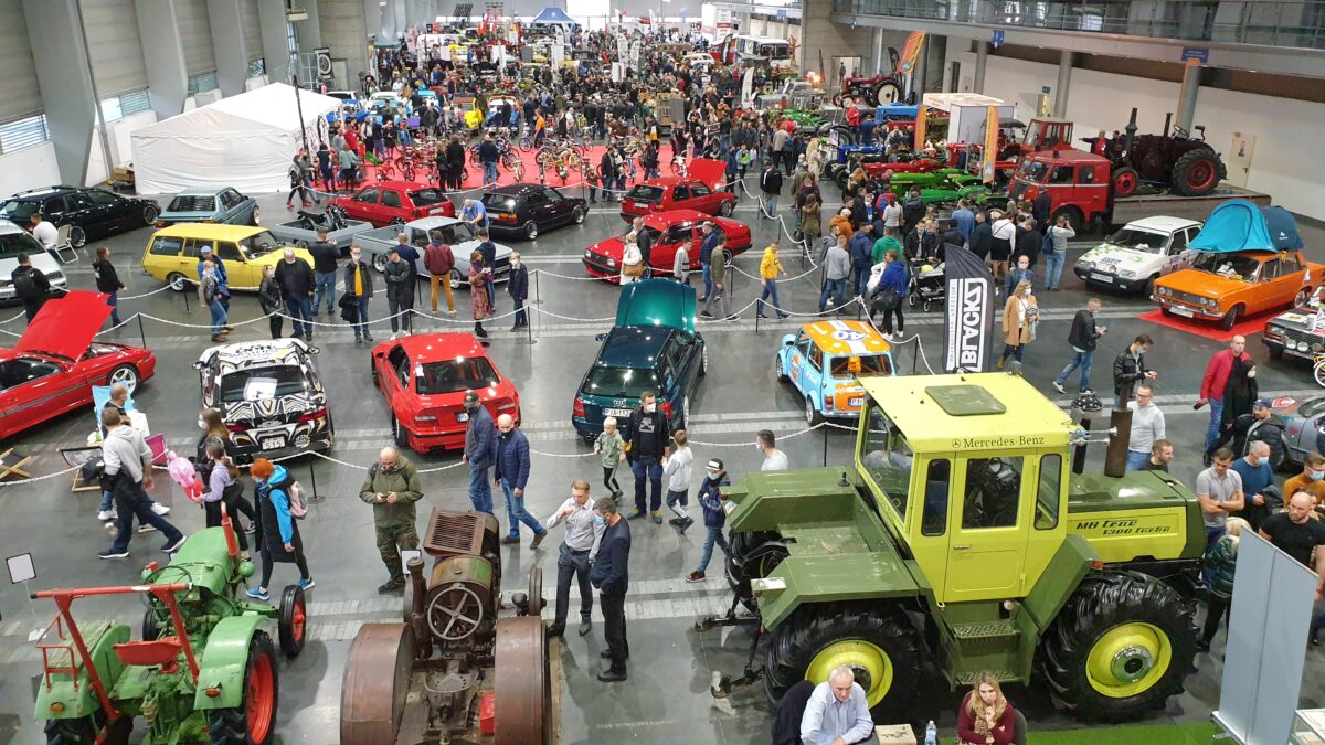 Setki pojazdów i tłumy wystawców – podsumowanie Retro Motor Show 2021
