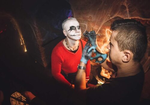 Na ciele i karoserii -lakiernik w świecie bodypaintingu Na ciele i karoserii -lakiernik w świecie bodypaintingu