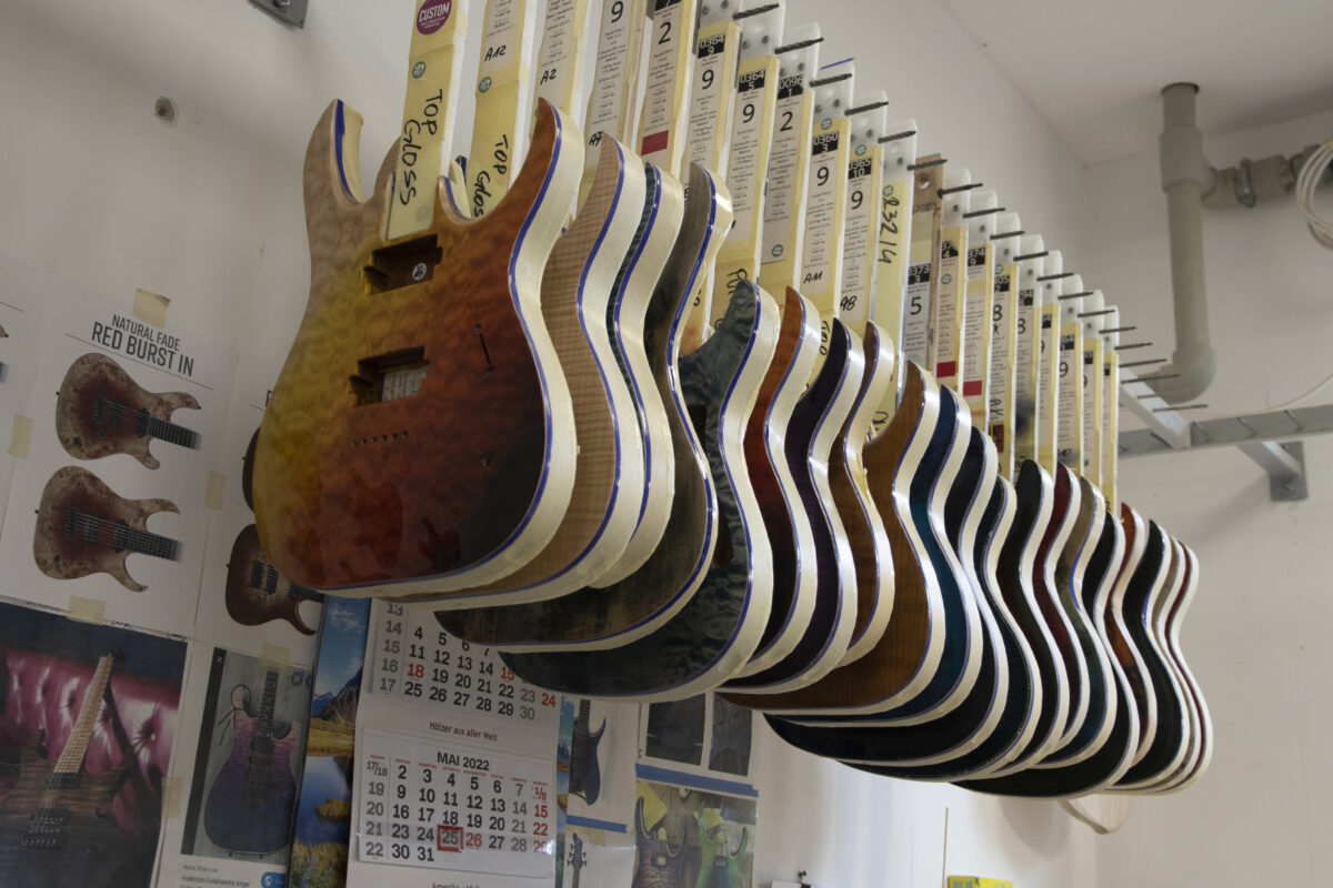 Brzmienie i lśnienie czyli BRAYT w fabryce gitar Brzmienie i lśnienie czyli BRAYT w fabryce gitar