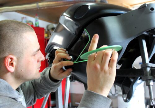 Strażak z aerografem: dwie pasje Marka Szatkowskiego