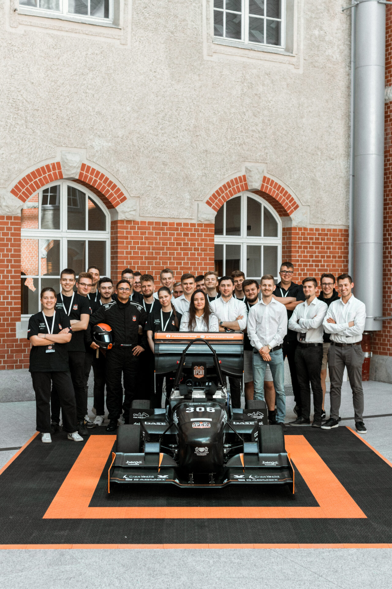 TROTON wspiera młodych, zdolnych i kreatywnych – PGRacing Team w akcji