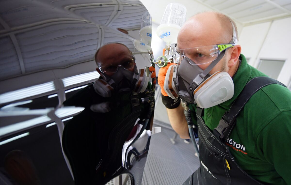 Lakiery bezbarwne – jakie są ich rodzaje i czego od nich oczekujemy Lakiery bezbarwne – jakie są ich rodzaje i czego od nich oczekujemy