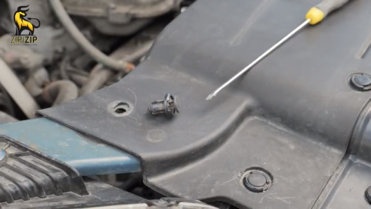 Mocowania w automotive. Spinki, kołki, blaszki. Dziesiątki, setki, tysiące typów i rodzajów