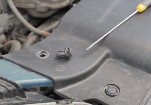 Mocowania w automotive. Spinki, kołki, blaszki. Dziesiątki, setki, tysiące typów i rodzajów Mocowania w automotive. Spinki, kołki, blaszki. Dziesiątki, setki, tysiące typów i rodzajów