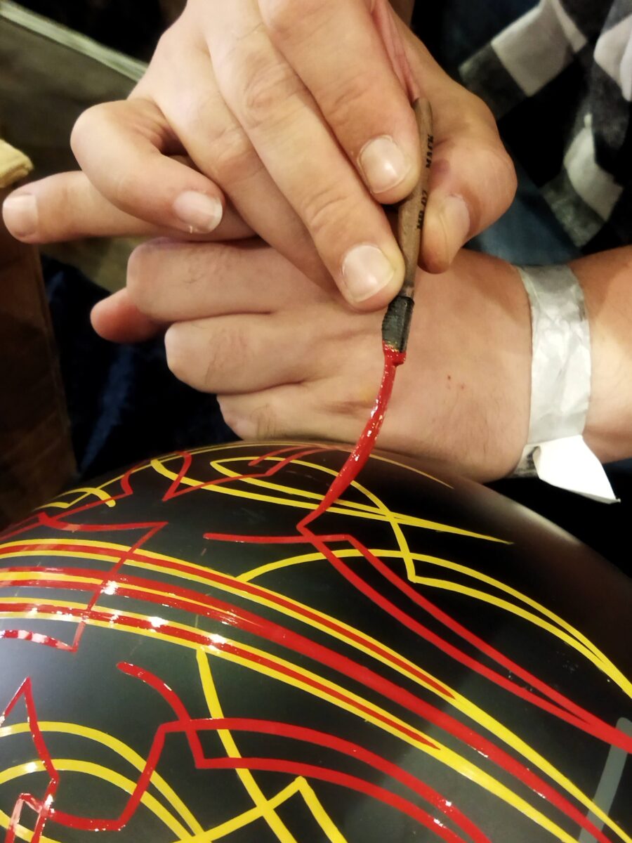 Zawód: pinstriper. W świecie linii Dixona Zawód: pinstriper. W świecie linii Dixona