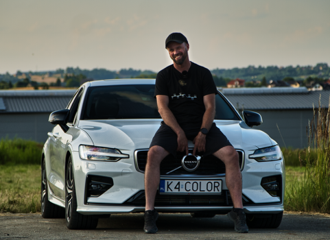 Ferrari, Aston Martin i składak Wigry – Sławomir Gołąb swój biznes stworzył od zera i robi to co kocha Ferrari, Aston Martin i składak Wigry – Sławomir Gołąb swój biznes stworzył od zera i robi to co kocha