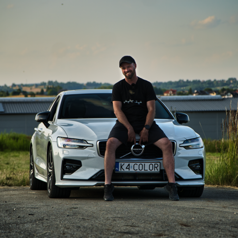 Ferrari, Aston Martin i składak Wigry – Sławomir Gołąb swój biznes stworzył od zera i robi to co kocha Ferrari, Aston Martin i składak Wigry – Sławomir Gołąb swój biznes stworzył od zera i robi to co kocha