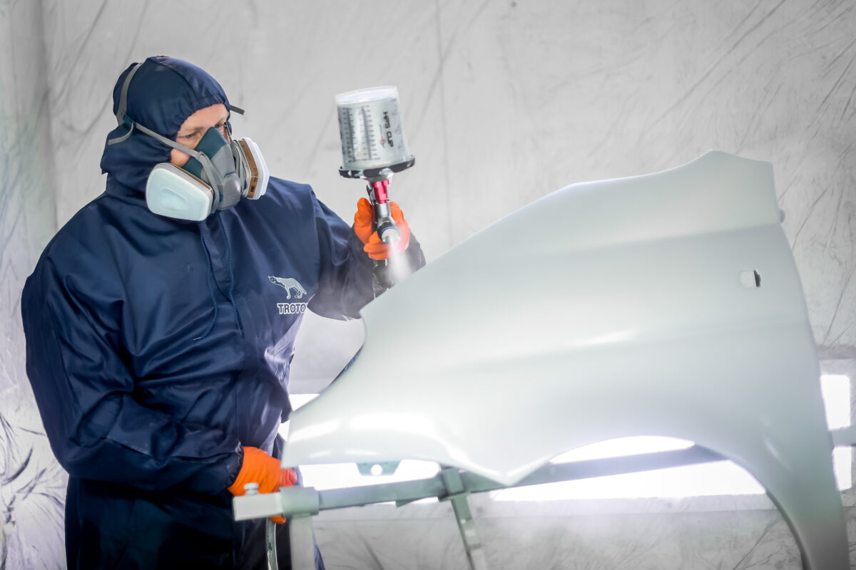 Przewodnik po procesie lakierowania: Jak uniknąć błędów i uzyskać idealny efekt Przewodnik po procesie lakierowania: Jak uniknąć błędów i uzyskać idealny efekt