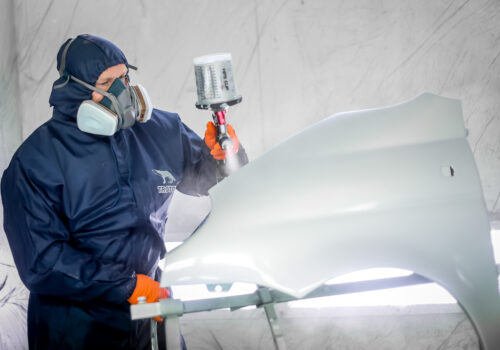 Przewodnik po procesie lakierowania: Jak uniknąć błędów i uzyskać idealny efekt