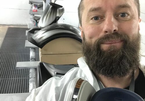 Z pasji do aerografii od lat 90-tych. Tworzy wspomnienia i motoryzacyjne arcydzieła Z pasji do aerografii od lat 90-tych. Tworzy wspomnienia i motoryzacyjne arcydzieła