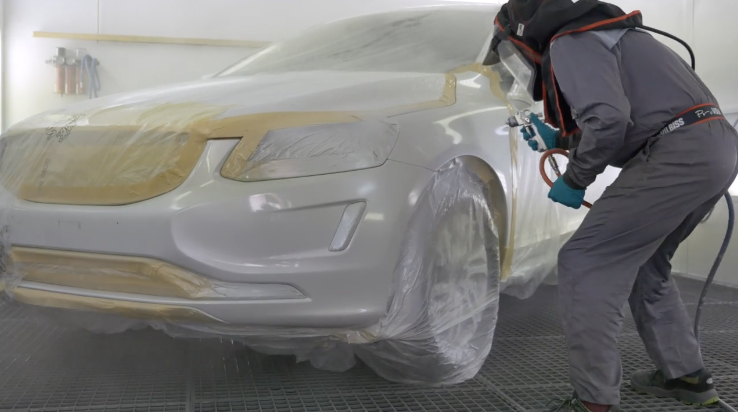 SH stage repair of pearlescent whites applying Clear Coat SH stage repair of pearlescent whites applying Clear Coat