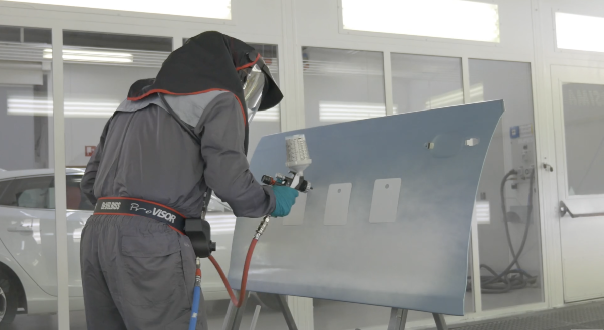 Spies Hecker wspiera lakierników w 3-etapowej naprawie perłowej bieli Spies Hecker wspiera lakierników w 3-etapowej naprawie perłowej bieli