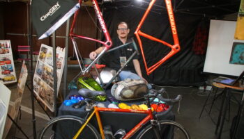 Customowe rowery. Malowanie ram w stylu retro zdobywa popularność