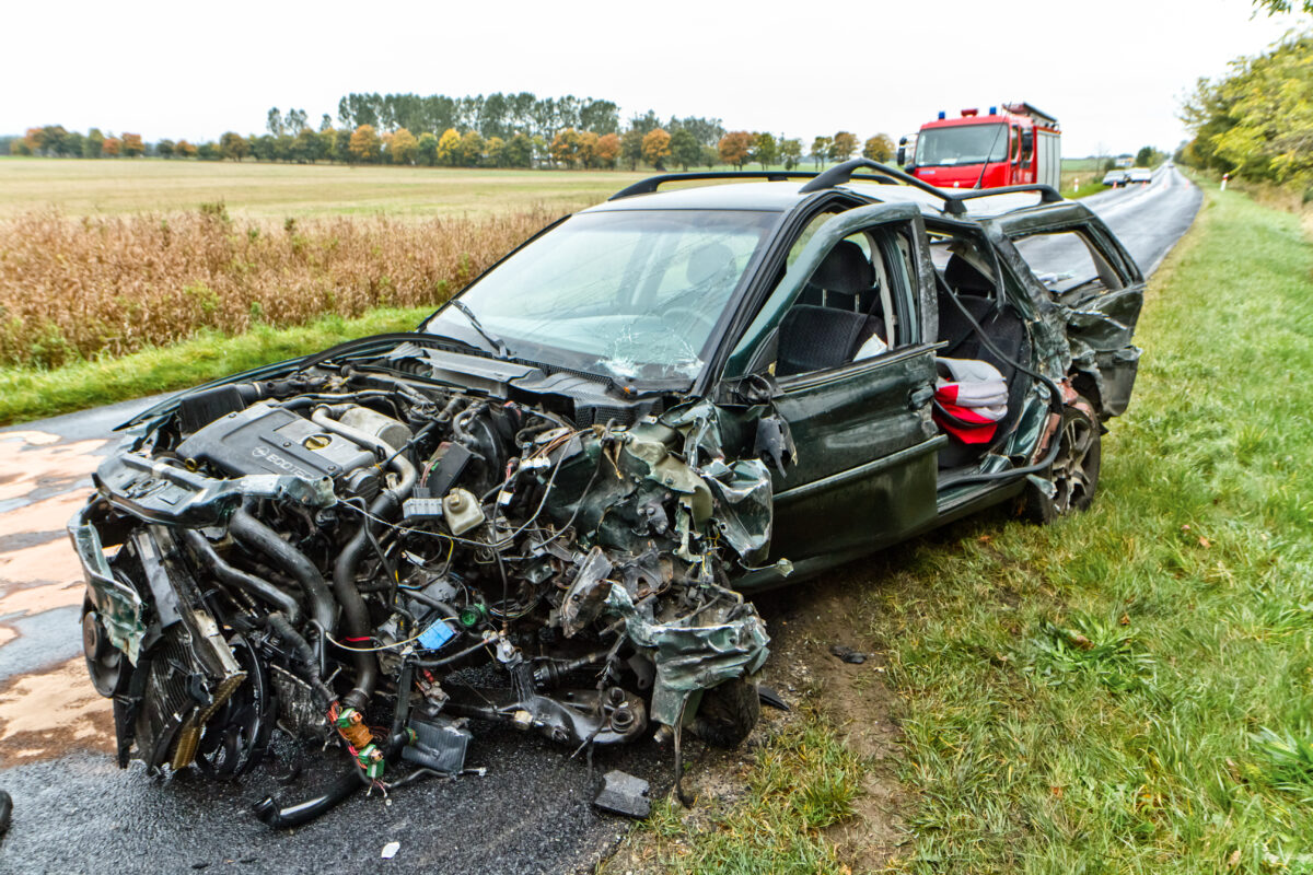 Karta Ratownicza pojazdu – niezbędna w wakacje. Może uratować życie!
