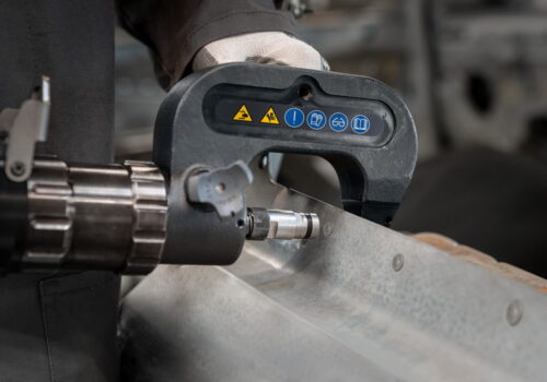 Nitowanie karoserii: nowoczesna alternatywa dla spawania – technologia, zalety i zastosowania Nitowanie karoserii: nowoczesna alternatywa dla spawania – technologia, zalety i zastosowania