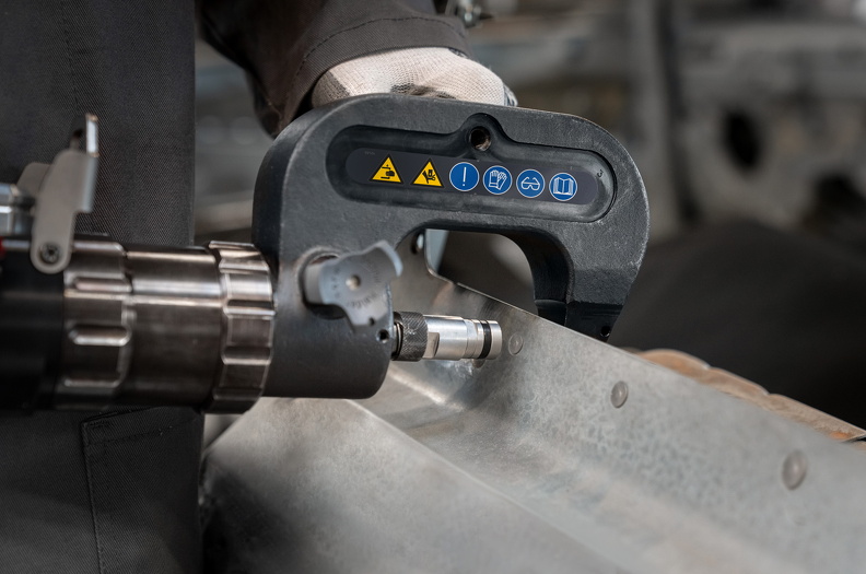 Nitowanie karoserii: nowoczesna alternatywa dla spawania – technologia, zalety i zastosowania Nitowanie karoserii: nowoczesna alternatywa dla spawania – technologia, zalety i zastosowania