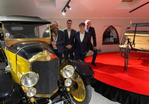 Dlaczego warto odwiedzić Poledno? Mercedesy, pasja i historia w jednym miejscu Dlaczego warto odwiedzić Poledno? Mercedesy, pasja i historia w jednym miejscu