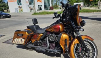 Motocykl jak z japońskiej legendy – brokat, candy i demony w lakierniczym arcydziele