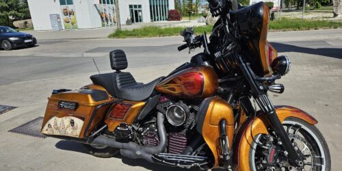 Motocykl jak z japońskiej legendy – brokat, candy i demony w lakierniczym arcydziele Motocykl jak z japońskiej legendy – brokat, candy i demony w lakierniczym arcydziele