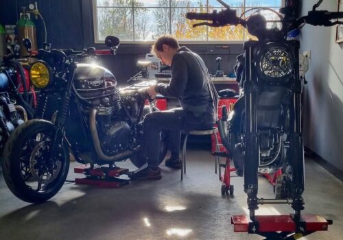 „To jak sukienka na bal – ma być jedyna”. Tak powstają unikatowe motocykle we Wrocławiu