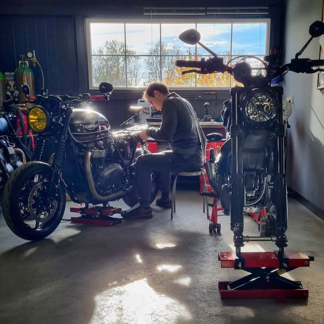 „To jak sukienka na bal – ma być jedyna”. Tak powstają unikatowe motocykle we Wrocławiu