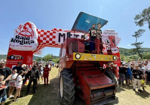 Rajd Koguta to wyjątkowa inicjatywa, która łączy miłośników motoryzacji z chęcią niesienia pomocy Rajd Koguta to wyjątkowa inicjatywa, która łączy miłośników motoryzacji z chęcią niesienia pomocy