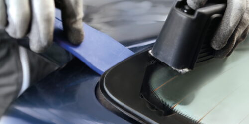 Wymiana szyb wklejanych w samochodach – narzędzia, techniki i praktyczne wskazówki Wymiana szyb wklejanych w samochodach – narzędzia, techniki i praktyczne wskazówki